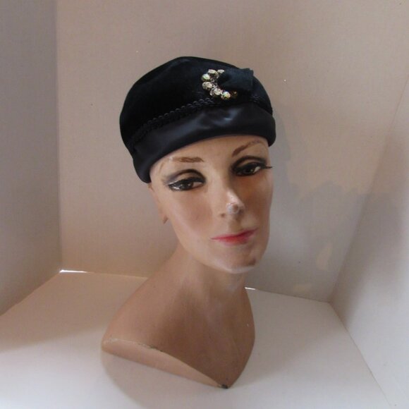 Vintage Black Velour Hat Cloche Style Rhinestone Decoration main image 5
